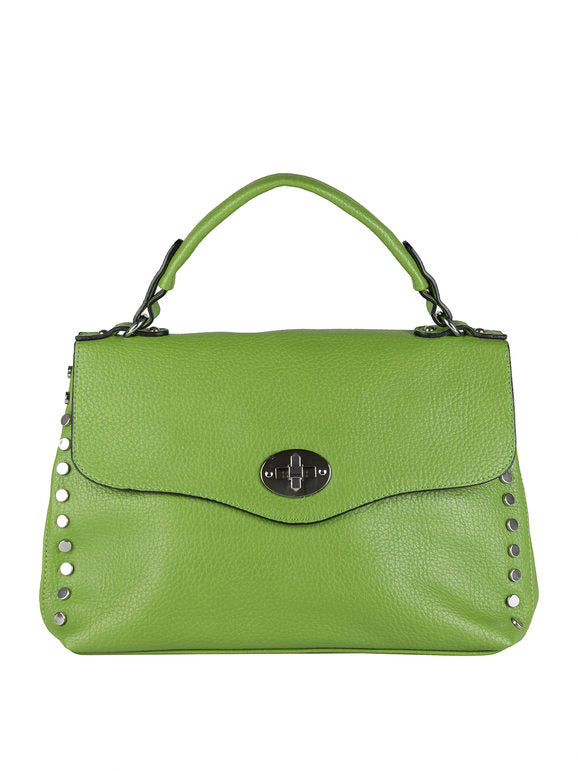 Borsa a mano verde con borchie, vista frontale