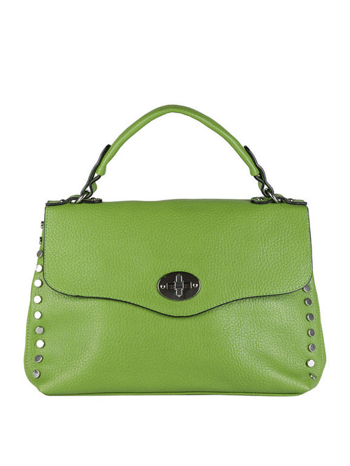Borsa a mano verde con borchie, vista frontale
