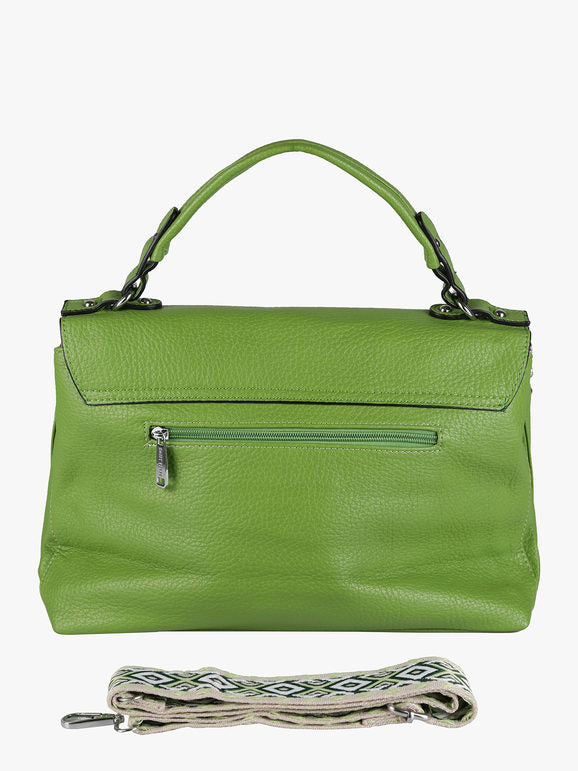 Borsa a mano verde con borchie, dettaglio