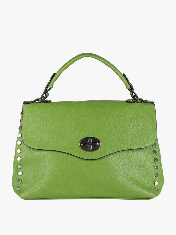 Borsa a mano verde con borchie, laterale